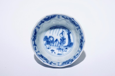 Six tasses et soucoupes en porcelaine de Chine bleu et blanc, Kangxi