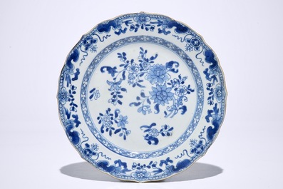 Two Chinese blue and white dishes and nine plates, Qianlong