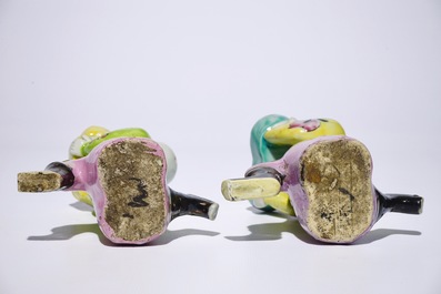 A pair of Chinese famille rose kneeling boy figures, 18/19th C.