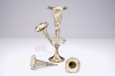 A Chinese export silver flower vase, 19/20th C.