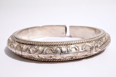 A collection of Chinese silver and kingfisher feather brooches and pins, 19/20th C.