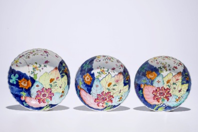 Trois coupes en porcelaine de Chine famille rose &agrave; d&eacute;cor "Feuille de Tabac" et un bol famille rose, Yongzheng/Qianlong