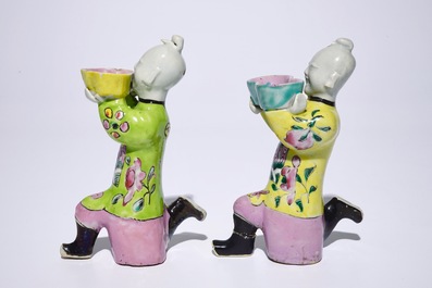A pair of Chinese famille rose kneeling boy figures, 18/19th C.