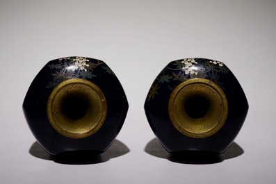 Une paire de vases en cloisonn&eacute;, Japon, Meiji, 19&egrave;me