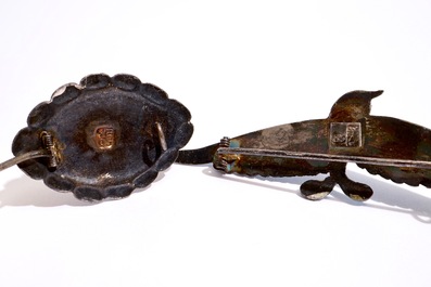 A collection of Chinese silver and kingfisher feather brooches and pins, 19/20th C.
