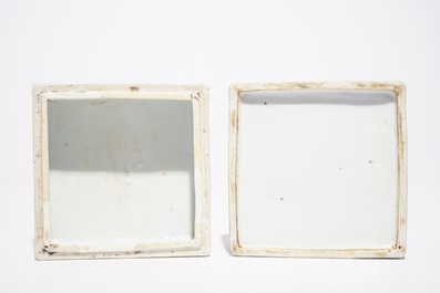 Een vierkante blauw-witte Chinese dekseldoos met drakendecor, Kangxi
