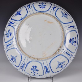 A Chinese blue and white kraak porcelain dish with birds, Ming, Wanli