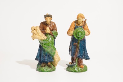 Deux figures en poterie flamande de la s&eacute;rie "Les 4 saisons", prob. ateliers de Laigneil, 20&egrave;me
