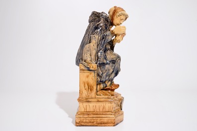 Gustave Pickery (1862-1921), un groupe en poterie flamande, "La dame avec la corbeille&rdquo;