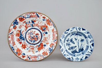 A Chinese Imari-style teacaddy, a salad dish and a blue and white plate, Qianlong
