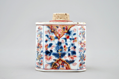 A Chinese Imari-style teacaddy, a salad dish and a blue and white plate, Qianlong