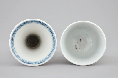 Een gevarieerd lot Chinees blauw-wit en famille rose porselein, Wanli, Kangxi en later