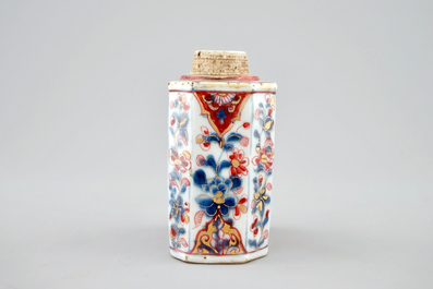 A Chinese Imari-style teacaddy, a salad dish and a blue and white plate, Qianlong