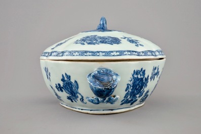 A Chinese blue and white tureen and cover, Qianlong