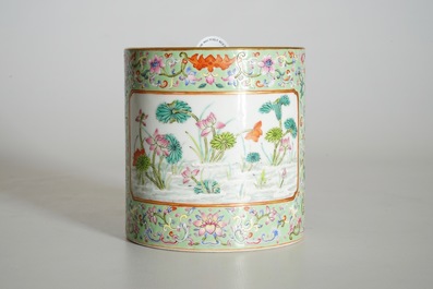 Een Chinese penseelpot met turkooise fondkleur, Qianlong merk, 20e eeuw