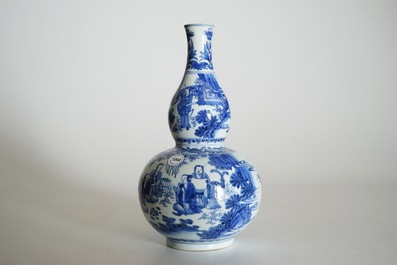 Een Chinese blauw-witte kalebasvaas met geleerden, Transitie periode, Chongzhen