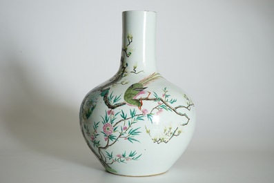 A Chinese famille rose tianqiuping bottle vase with birds among flowers, 19/20th C.
