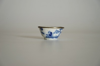 Zes blauw-witte Chinese "Bleu de Hue" wijnkoppen voor de Vi&euml;tnamese markt, 19e eeuw