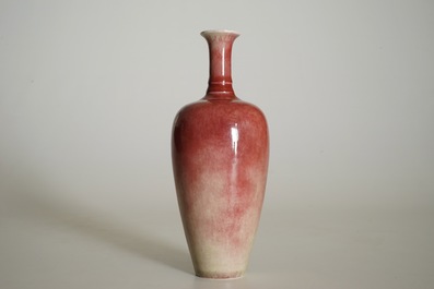 Un vase en porcelaine de Chine monochrome rouge de cuivre, marque de Kangxi, 19/20&egrave;me
