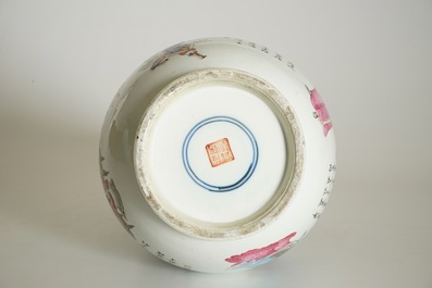 A fine Chinese famille rose hu vase with "Wu Shuang Pu", 19th C.