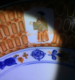 A pair of Chinese Imari plates after Cornelis Pronk: &ldquo;Dames au Parasol", ca. 1736-1738