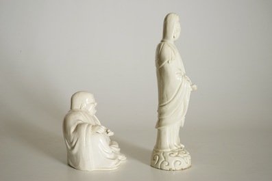 Un mod&egrave;le d'une Guanyin avec enfant et un Bouddha en blanc de Chine de Dehua, 18/19&egrave;me