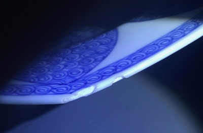 Een Chinees blauw-wit octagonaal bord met het wapen van "de Haze", Yongzheng/Qianlong