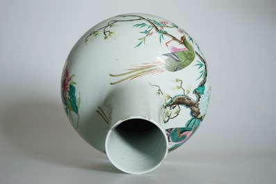 A Chinese famille rose tianqiuping bottle vase with birds among flowers, 19/20th C.