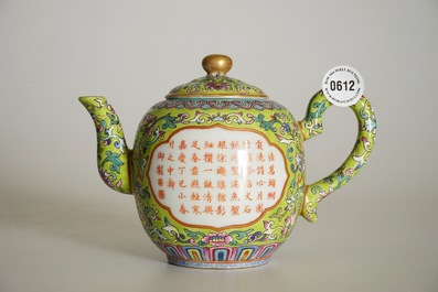 A Chinese famlile rose teapot with calligraphy design, Jiaqing mark, 19/20th C.