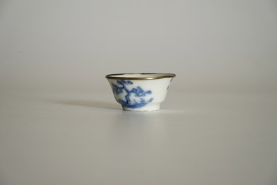 Zes blauw-witte Chinese "Bleu de Hue" wijnkoppen voor de Vi&euml;tnamese markt, 19e eeuw