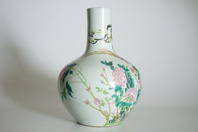 A Chinese famille rose tianqiuping bottle vase with birds among flowers, 19/20th C.