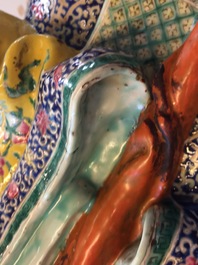 Een grote Chinese famille rose figuur van Shou Lao, 19e eeuw
