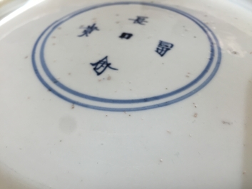 Een Chinese blauw-witte schotel met kraanvogels, Ming, Jiajing