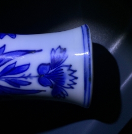 Een Chinese blauw-witte kalebasvaas met geleerden, Transitie periode, Chongzhen