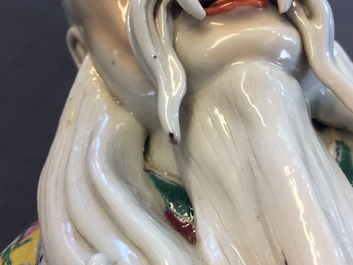 Een grote Chinese famille rose figuur van Shou Lao, 19e eeuw
