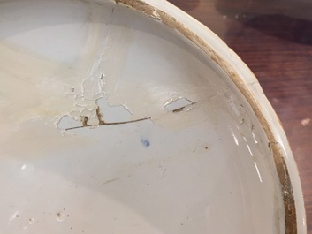 Twee Delftse blauw-witte bouillons met deksels, eind 17e eeuw