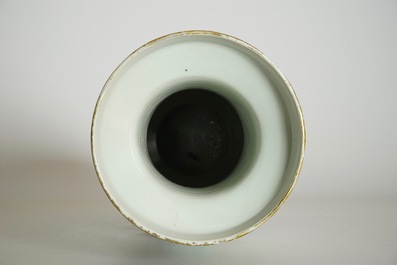 Un vase en porcelaine de Chine qianjiang cai aux joueurs de go, 19/20&egrave;me