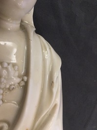 Un mod&egrave;le d'une Guanyin avec enfant et un Bouddha en blanc de Chine de Dehua, 18/19&egrave;me