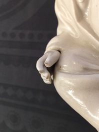 Un mod&egrave;le d'une Guanyin avec enfant et un Bouddha en blanc de Chine de Dehua, 18/19&egrave;me