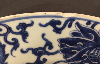 Un plat armori&eacute; de Pelgrom en porcelaine de Chine bleu et blanc pour le march&eacute; hollandais, Kangxi