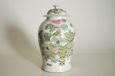 A Chinese qianjiang cai vase and cover with "100 antiquities" design, 19/20th C.