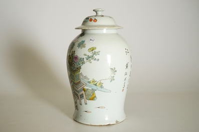 A Chinese qianjiang cai vase and cover with "100 antiquities" design, 19/20th C.