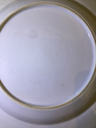 Une paire d'assiettes armori&eacute;es en porcelaine de Chine pour le march&eacute; fran&ccedil;ais, Qianlong
