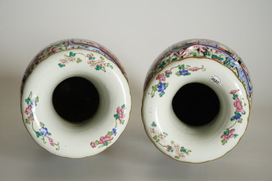 Une paire de vases en porcelaine de Chine famille rose, 19&egrave;me