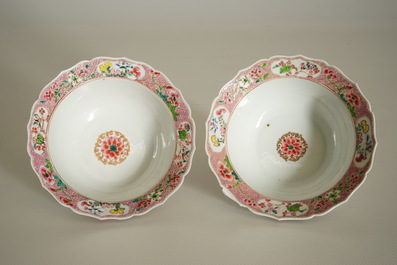 A fine pair of Chinese famille rose bowls and covers, Yongzheng