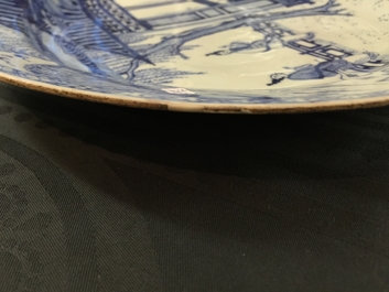 Een paar Chinese blauw-witte schotels met sc&egrave;ne uit "De Romance van de Westelijke Kamer", Yongzheng