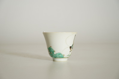 A Chinese famille rose grasshopper cup, Tongzhi mark, 19/20th C.