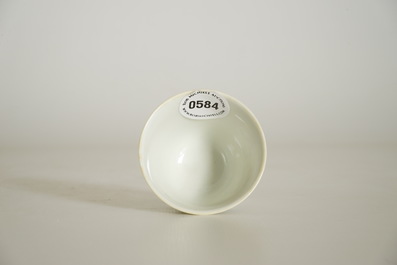 A Chinese famille rose grasshopper cup, Tongzhi mark, 19/20th C.