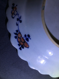 Une paire d'assiettes en porcelaine de Chine &agrave; d&eacute;cor feuille de tabac, Qianlong