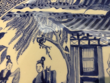 Un plat profond en porcelaine de Chine bleu et blanc &agrave; d&eacute;cor de "La Romance de la chambre de l'ouest", Yongzheng